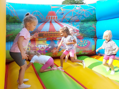 2024/09 Początek roku szkolnego - dmuchańce